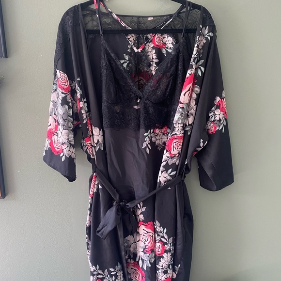 matching la vie en rose night gown and robe - Picture 1 of 4
